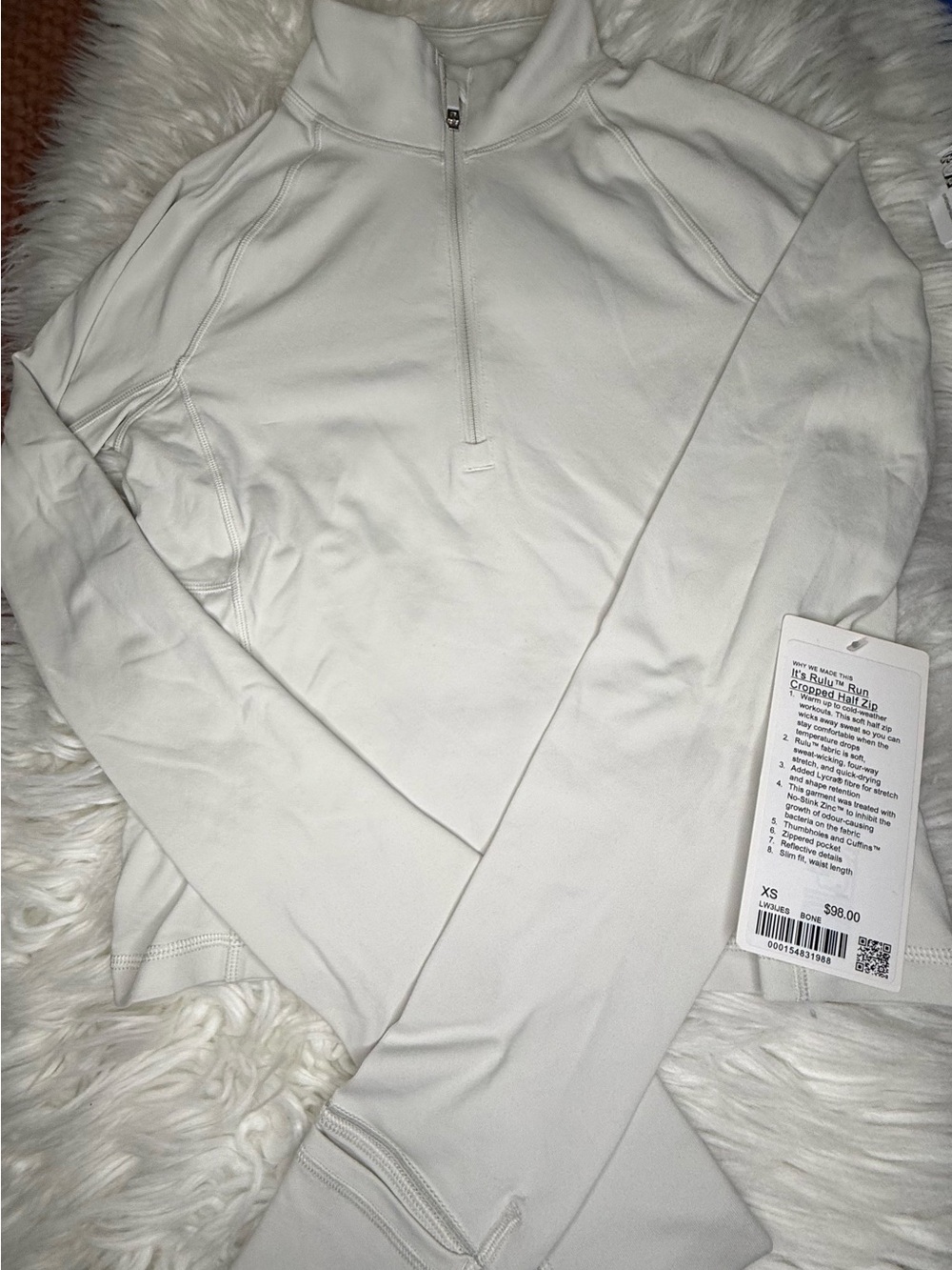 Lululemon Sz Xs bone It's Rulu Run
Cropped Half Zip